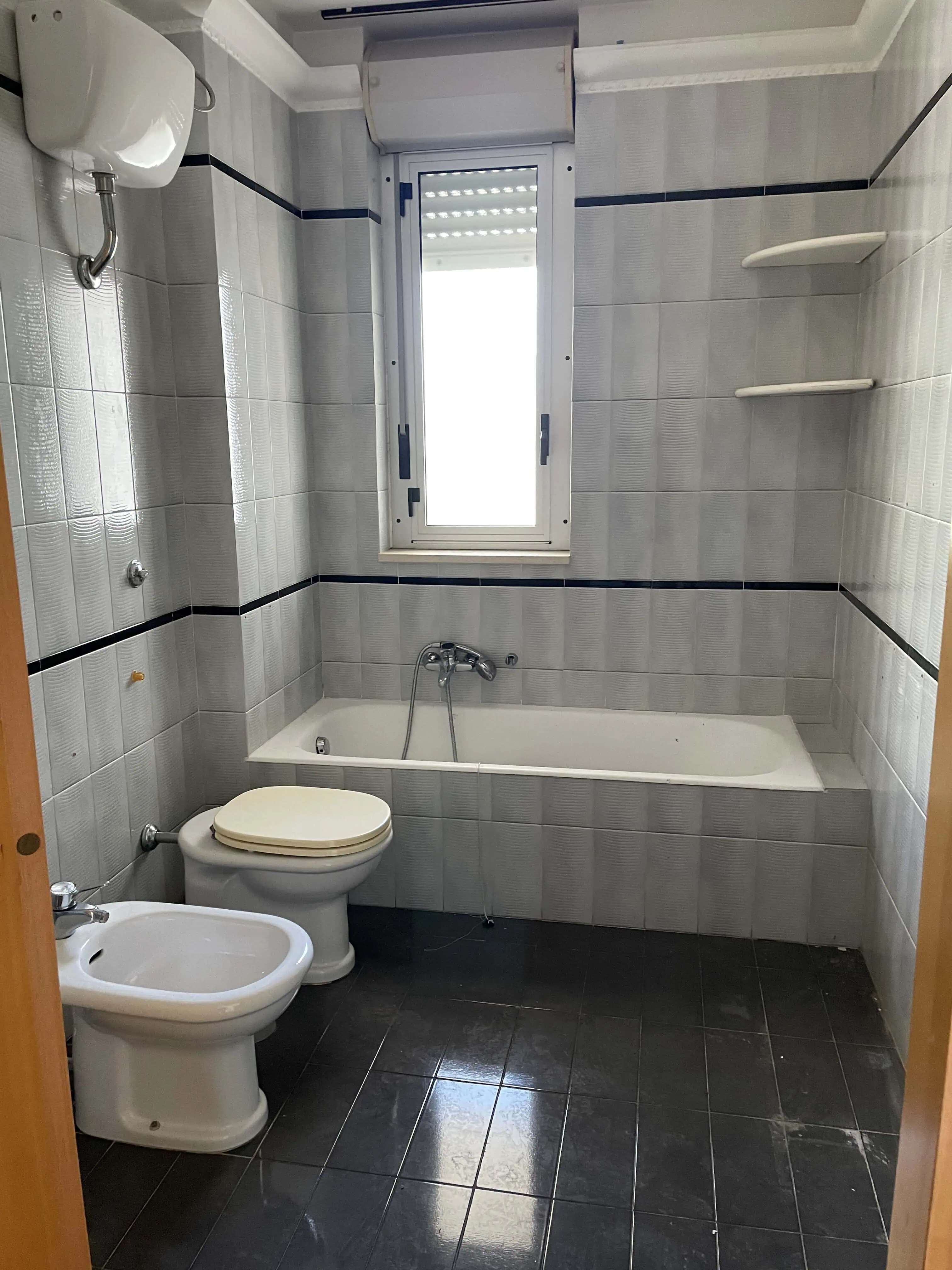 Bagno moderno - Prima della ristrutturazione